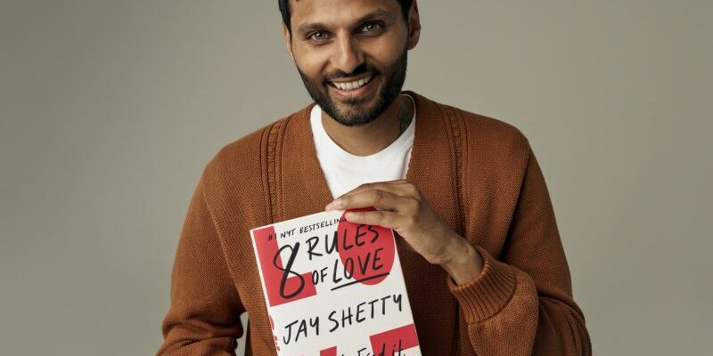Jay Shetty met het groeiboek van de maand: 8 Rules of Love / 8 regels van de liefde